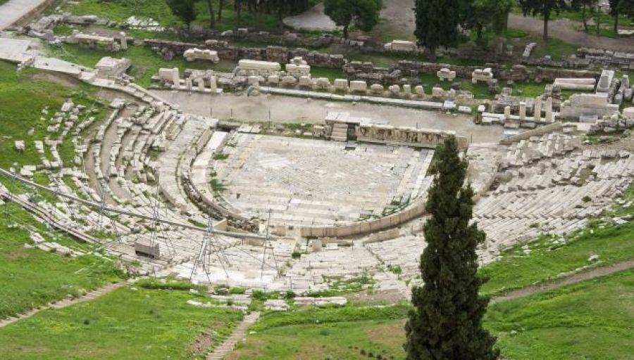 Αφιέρωμα στην ιστορία του πρώτου θεάτρου του κόσμου και του σημαντικότερου γνωστού υπαίθριου θεατρικού χώρου στην αρχαία Αθήνα, το Θέατρο του Διονύσου ή Θέατρο Διονύσου Ελευθερέως