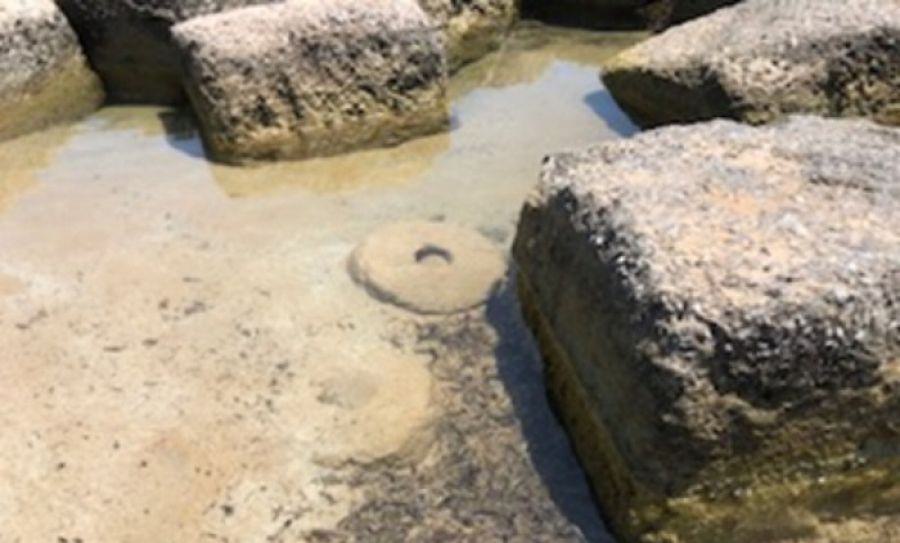 Σημαντική ανακάλυψη στον Κρότωνα: Βρέθηκε αρχαίο λατομείο στην ακτή παραλίας