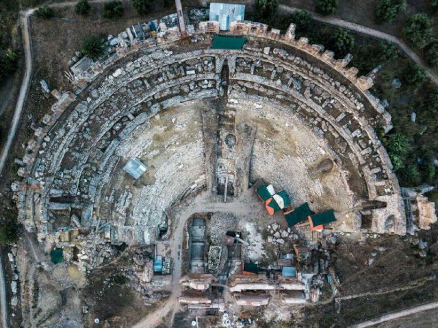 Συνεχείς οι εργασίες συντήρησης και αποκατάστασης του Μεγάλου Θεάτρου Νικόπολης